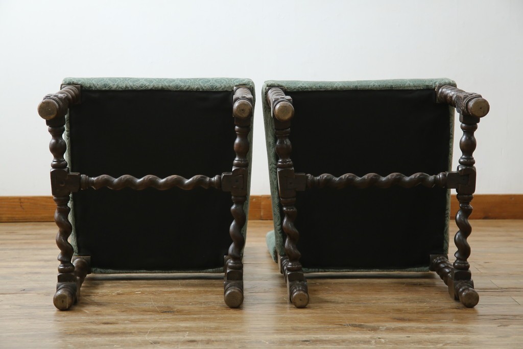 イギリスアンティーク　オーク材　脚の凝ったつくりが目を引くツイストレッグチェア2脚セット　(R-052442)