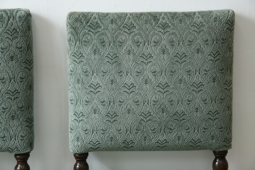 イギリスアンティーク　オーク材　脚の凝ったつくりが目を引くツイストレッグチェア2脚セット　(R-052442)