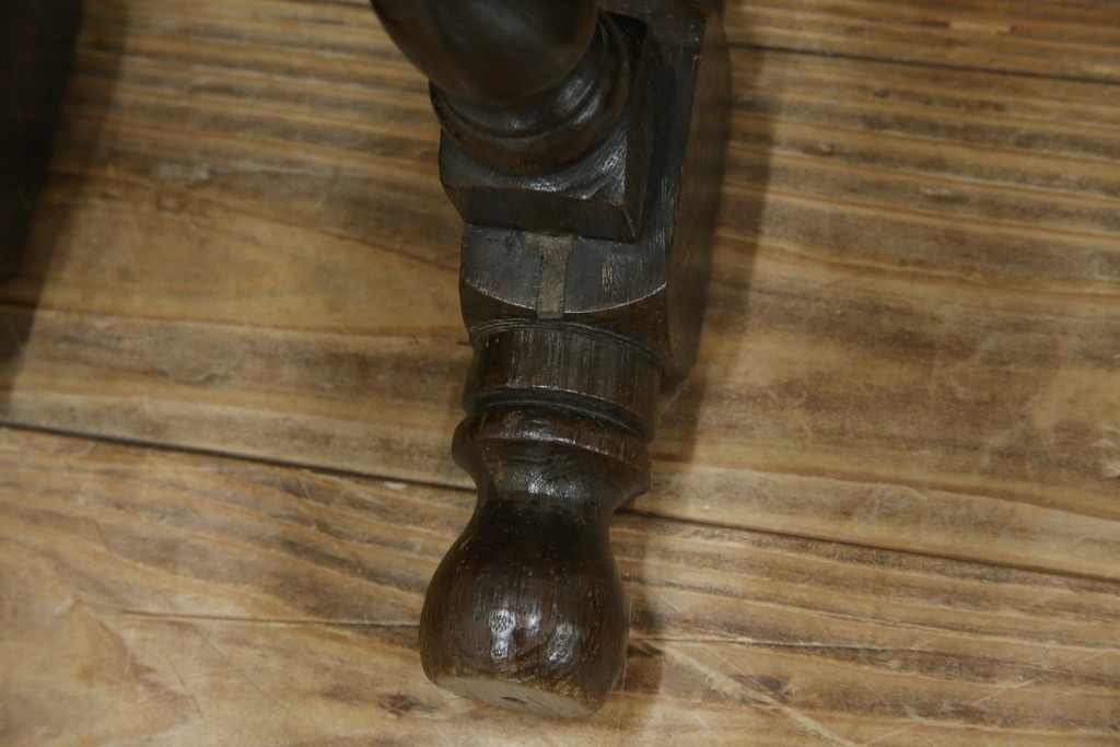 イギリスアンティーク　オーク材　脚の凝ったつくりが目を引くツイストレッグチェア2脚セット　(R-052442)