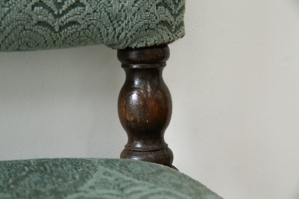 イギリスアンティーク　オーク材　脚の凝ったつくりが目を引くツイストレッグチェア2脚セット　(R-052442)