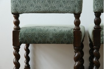 イギリスアンティーク　オーク材　脚の凝ったつくりが目を引くツイストレッグチェア2脚セット　(R-052442)