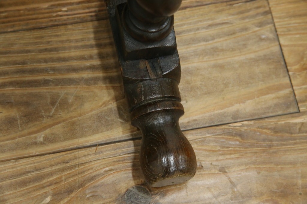 イギリスアンティーク　オーク材　脚の凝ったつくりが目を引くツイストレッグチェア2脚セット　(R-052442)