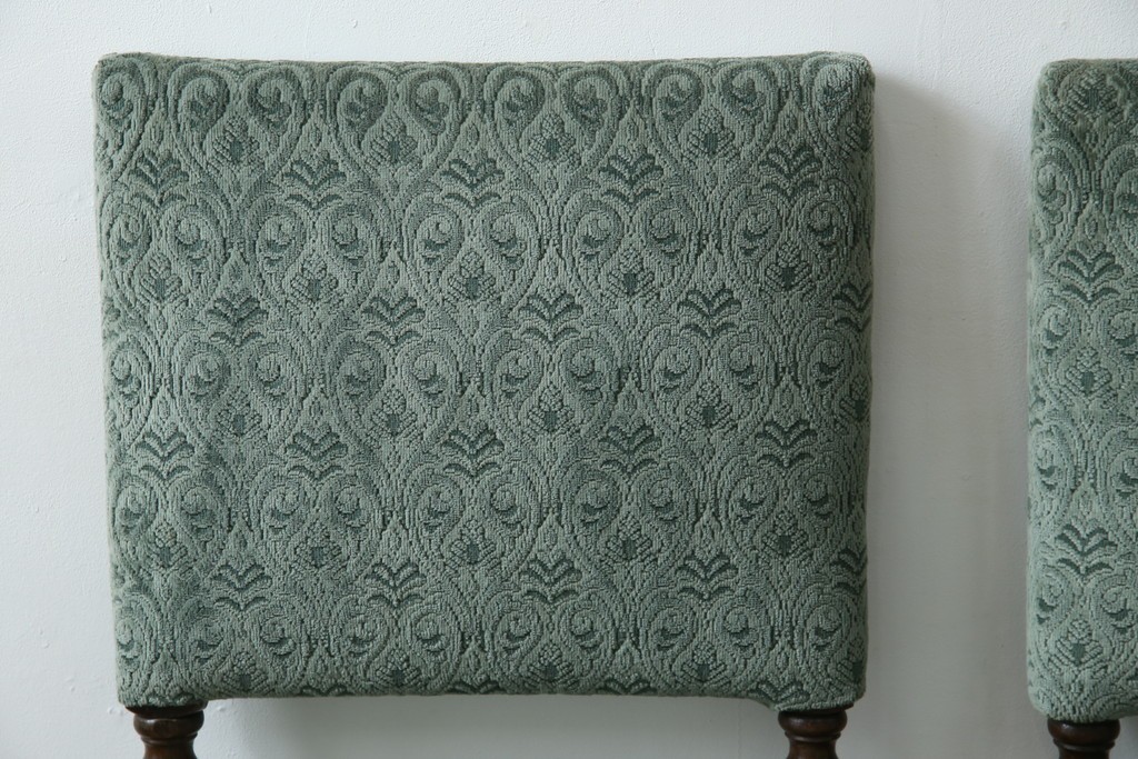 イギリスアンティーク　オーク材　脚の凝ったつくりが目を引くツイストレッグチェア2脚セット　(R-052442)