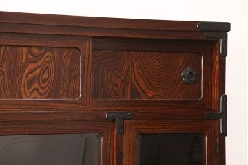 中古　美品　伝統民芸　岩谷堂箪笥　菊幸　欅の杢目と金具が迫力のある61間茶棚(茶箪笥、収納棚、食器棚、引き出し)(定価約146万円)(R-052443)