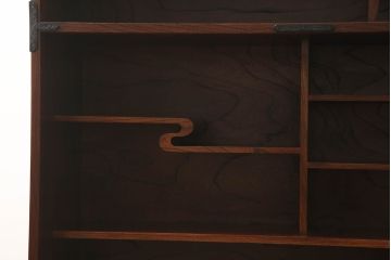 中古　美品　岩谷堂箪笥　販売:欅産業　製造:菊幸　脚(台輪)付きリメイク　美しい杢目が上品な和の趣を漂わせる収納棚(茶棚、飾り棚、サイドボード)(R-052444)