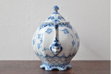 ROYAL COPENHAGEN　ロイヤルコペンハーゲン　ブルーフルーテッド　フルレース　ティーポット・シュガー・クリーマー(洋食器)(定価約19万円)(R-052449)