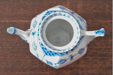 ROYAL COPENHAGEN　ロイヤルコペンハーゲン　ブルーフルーテッド　フルレース　ティーポット・シュガー・クリーマー(洋食器)(定価約19万円)(R-052449)
