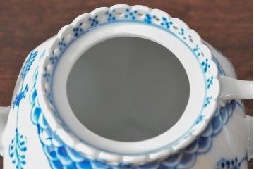 ROYAL COPENHAGEN　ロイヤルコペンハーゲン　ブルーフルーテッド　フルレース　ティーポット・シュガー・クリーマー(洋食器)(定価約19万円)(R-052449)