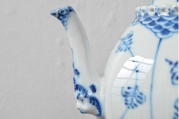 ROYAL COPENHAGEN　ロイヤルコペンハーゲン　ブルーフルーテッド　フルレース　ティーポット・シュガー・クリーマー(洋食器)(定価約19万円)(R-052449)