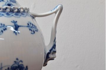 ROYAL COPENHAGEN　ロイヤルコペンハーゲン　ブルーフルーテッド　フルレース　ティーポット・シュガー・クリーマー(洋食器)(定価約19万円)(R-052449)