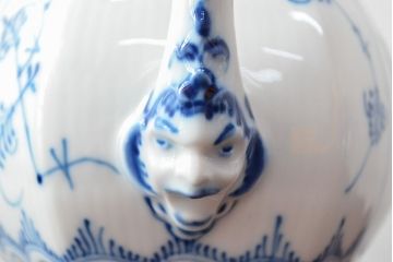 ROYAL COPENHAGEN　ロイヤルコペンハーゲン　ブルーフルーテッド　フルレース　ティーポット・シュガー・クリーマー(洋食器)(定価約19万円)(R-052449)