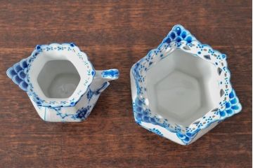 ROYAL COPENHAGEN　ロイヤルコペンハーゲン　ブルーフルーテッド　フルレース　ティーポット・シュガー・クリーマー(洋食器)(定価約19万円)(R-052449)
