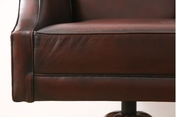 新古品　展示品　バロッサバレンティ(VARO,S.A. VALENTI)　高級感たっぷりの本革デスクチェア(定価約59万円)(パーソナルチェア、回転椅子)(R-052451)