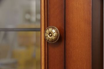 中古　超美品　超高級品　イタリア　Asnaghi Interiors(アスナギインテリア)　ロココ調　脚の凝った装飾が美しいキュリオケース(定価約300万円)(キャビネット、ガラスケース、ショーケース、Gケース)(R-052454)