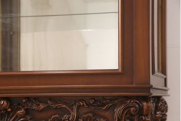 中古　超美品　超高級品　イタリア　Asnaghi Interiors(アスナギインテリア)　ロココ調　脚の凝った装飾が美しいキュリオケース(定価約300万円)(キャビネット、ガラスケース、ショーケース、Gケース)(R-052454)