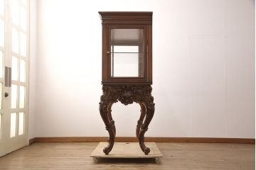 中古　超美品　超高級品　イタリア　Asnaghi Interiors(アスナギインテリア)　ロココ調　脚の凝った装飾が美しいキュリオケース(定価約300万円)(キャビネット、ガラスケース、ショーケース、Gケース)(R-052454)