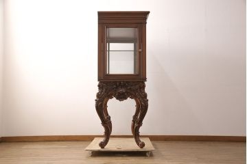 中古　超美品　超高級品　イタリア　Asnaghi Interiors(アスナギインテリア)　ロココ調　脚の凝った装飾が美しいキュリオケース(定価約300万円)(キャビネット、ガラスケース、ショーケース、Gケース)(R-052454)