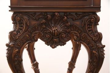 中古　超美品　超高級品　イタリア　Asnaghi Interiors(アスナギインテリア)　ロココ調　脚の凝った装飾が美しいキュリオケース(定価約300万円)(キャビネット、ガラスケース、ショーケース、Gケース)(R-052454)