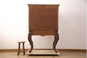 中古　超美品　超高級品　イタリア　Asnaghi Interiors(アスナギインテリア)　ロココ調　脚の凝った装飾が美しいキュリオケース(定価約300万円)(キャビネット、ガラスケース、ショーケース、Gケース)(R-052454)
