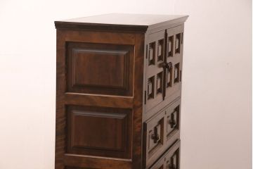 和製ビンテージ　美品　九州民芸家具　天板から脚に至るまで凝ったつくりが際立つチェスト(サイドボード、引き出し、収納棚、ヴィンテージ)(R-052455)