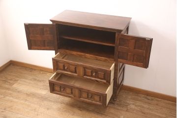 和製ビンテージ　美品　九州民芸家具　天板から脚に至るまで凝ったつくりが際立つチェスト(サイドボード、引き出し、収納棚、ヴィンテージ)(R-052455)