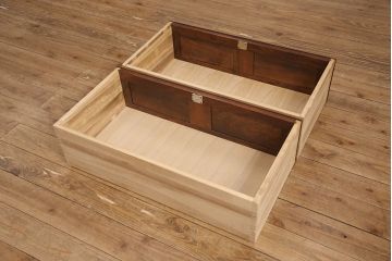 和製ビンテージ　美品　九州民芸家具　天板から脚に至るまで凝ったつくりが際立つチェスト(サイドボード、引き出し、収納棚、ヴィンテージ)(R-052455)