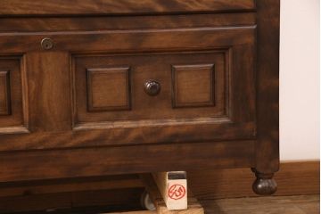和製ビンテージ　美品　九州民芸家具　天板から脚に至るまで凝ったつくりが際立つチェスト(サイドボード、引き出し、収納棚、ヴィンテージ)(R-052455)