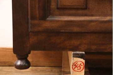和製ビンテージ　美品　九州民芸家具　天板から脚に至るまで凝ったつくりが際立つチェスト(サイドボード、引き出し、収納棚、ヴィンテージ)(R-052455)