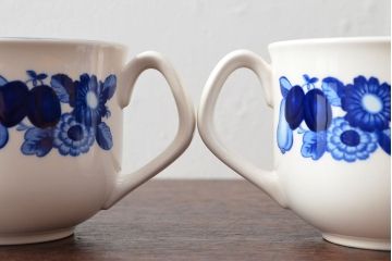 ROYAL COPENHAGEN　ロイヤルコペンハーゲン　FAJANCE　カップ&ソーサー2客(箱付き、洋食器)(R-052456)