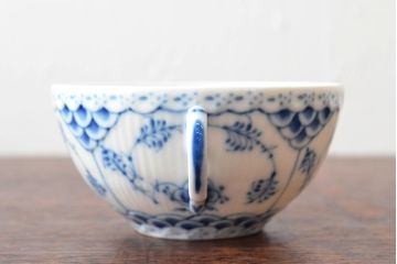 ROYAL COPENHAGEN　ロイヤルコペンハーゲン　ブルーフルーテッド　フルレース　カップ&ソーサー2客(洋食器)(定価88,000円)(R-052459)
