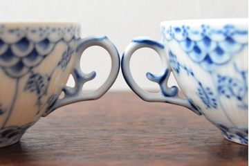 ROYAL COPENHAGEN　ロイヤルコペンハーゲン　ブルーフルーテッド　フルレース　カップ&ソーサー2客(洋食器)(定価88,000円)(R-052459)