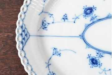 ROYAL COPENHAGEN　ロイヤルコペンハーゲン　ブルーフルーテッド　フルレース　オーバルディッシュ 36cm(洋食器、オーバルプレート)(定価143,000円)(R-052463)
