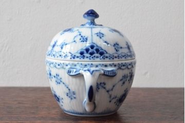 ROYAL COPENHAGEN　ロイヤルコペンハーゲン　ブルーフルーテッド　ハーフレース　シュガーボウル(シュガーポット、洋食器)(定価38,500円)(R-052465)