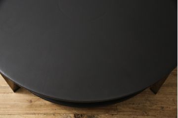 中古　イタリア高級輸入家具　Poltrona Frau(ポルトローナフラウ)　レゴロ　滑らかな本革が美しいセンターテーブル(定価約48万円)(ローテーブル、ラウンドテーブル)(R-052466)