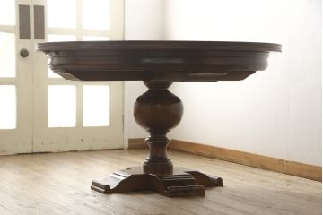 中古　美品　バロッサバレンティ(VARO,S.A. VALENTI)　重厚感のある佇まいが目を引くダイニングテーブル(定価約90万円)(エクステンションテーブル、ラウンドテーブル)(R-052469)