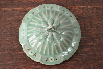 韓国　人間国宝　申相浩　青磁花象嵌　蓋物(水指、茶道具)(R-052490)