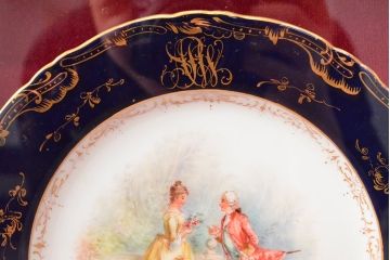 ドレスデン　ラム工房　瑠璃金彩　貴婦人と伯爵　額皿(飾り皿)(R-052503)