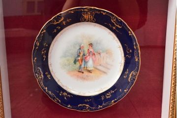 ドレスデン　ラム工房　瑠璃金彩　貴婦人と伯爵　額皿(飾り皿)(R-052504)