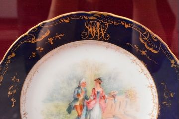 ドレスデン　ラム工房　瑠璃金彩　貴婦人と伯爵　額皿(飾り皿)(R-052504)