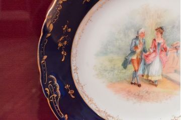 ドレスデン　ラム工房　瑠璃金彩　貴婦人と伯爵　額皿(飾り皿)(R-052504)