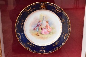 ドレスデン　ラム工房　瑠璃金彩　貴婦人と伯爵　額皿(飾り皿)(R-052505)