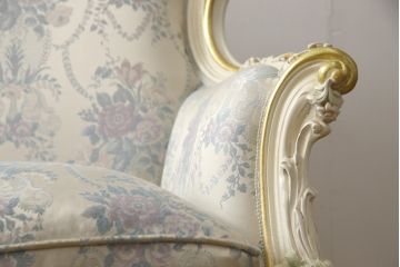 中古　美品　イタリア高級家具　SILIK(シリック)　ロココ調　優雅で上品な空間づくりにぴったりな3人掛けソファ(定価約90万円)(三人掛けソファ、3P、アームソファ)(R-052521)