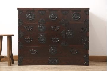 中古　超美品　岩谷堂箪笥　存在感のある金具と杢目が印象的な整理箪笥(チェスト、和タンス、引き出し)(R-052523)