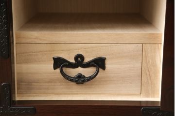中古　超美品　岩谷堂箪笥　存在感のある金具と杢目が印象的な整理箪笥(チェスト、和タンス、引き出し)(R-052523)