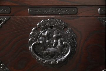 中古　超美品　岩谷堂箪笥　存在感のある金具と杢目が印象的な整理箪笥(チェスト、和タンス、引き出し)(R-052523)