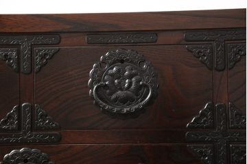 中古　超美品　岩谷堂箪笥　存在感のある金具と杢目が印象的な整理箪笥(チェスト、和タンス、引き出し)(R-052523)