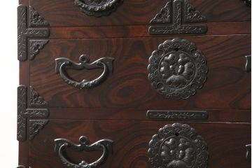 中古　超美品　岩谷堂箪笥　存在感のある金具と杢目が印象的な整理箪笥(チェスト、和タンス、引き出し)(R-052523)