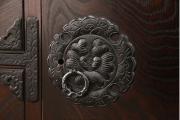 中古　超美品　岩谷堂箪笥　存在感のある金具と杢目が印象的な整理箪笥(チェスト、和タンス、引き出し)(R-052523)