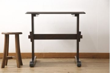中古　北海道民芸家具　特注品　コンパクトなサイズ感がかわいらしいダイニングテーブル(作業台)(R-052529)