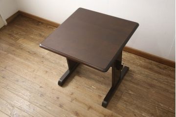 中古　北海道民芸家具　特注品　コンパクトなサイズ感がかわいらしいダイニングテーブル(作業台)(R-052530)